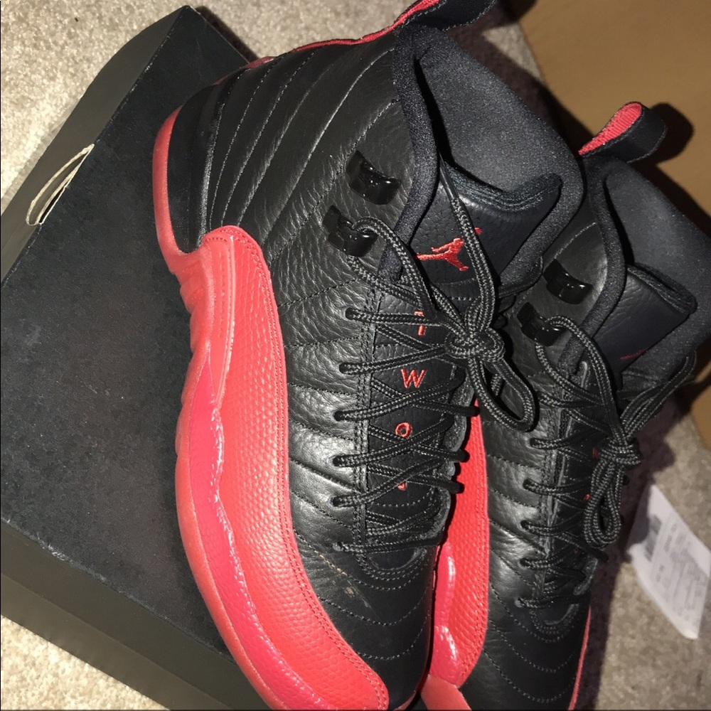 Air Jordan Retro 12 (size: Gradeschool 4y)